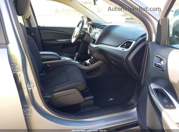 3C4PDCAB2JT375574 2018 DODGE JOURNEY Серебряный Вид салона спереди
