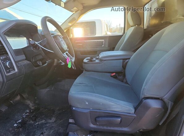 3C6JR6DTXHG706795 2017 RAM 1500 Белый Вид салона спереди