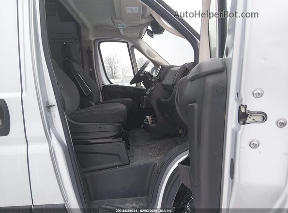 3C6LRVDG2NE123344 2022 RAM PROMASTER 2500 Серебряный Вид салона спереди