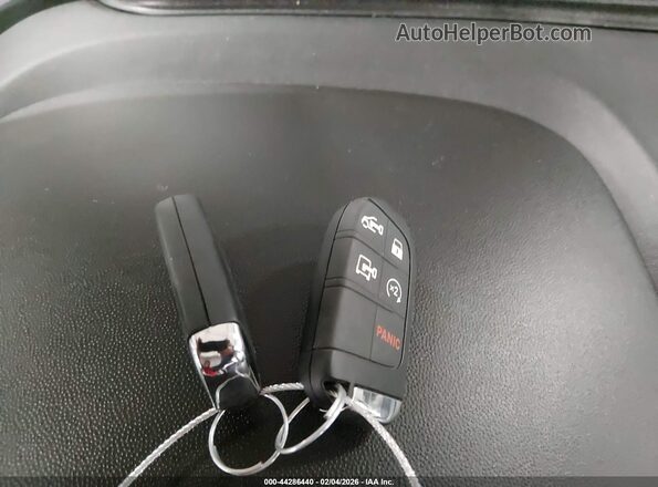 3C6LRVDG3SE554870 2025 RAM PROMASTER 2500 Серебряный Вид панели приборов