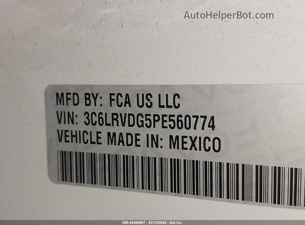 3C6LRVDG5PE560774 2023 RAM PROMASTER 2500 White Widok komory silnika