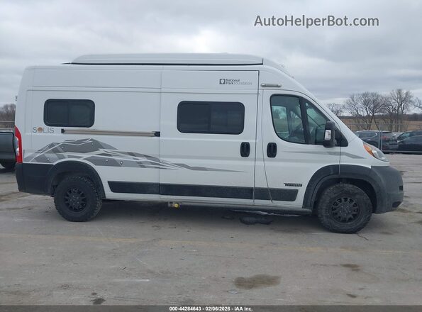 3C6LRVDG6NE135061 2022 RAM PROMASTER 2500 Белый Вид задней части салона