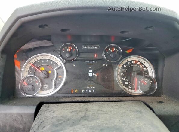 3C6RR6LT8JG146138 2018 RAM 1500 Красный Вид щитка приборов