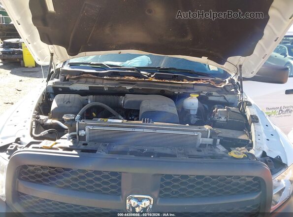 3C6RR7KG9NG413299 2022 RAM 1500 CLASSIC Белый Вид сзади