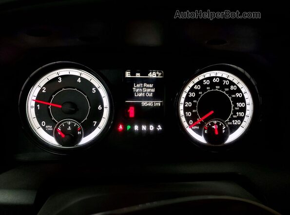 3C6RR7KT9JG135477 2018 RAM 1500 Серый Вид щитка приборов