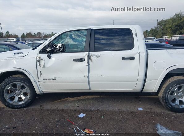 3C6SRFFP8T4167785 2026 RAM 1500 White Вид задньої частини салону