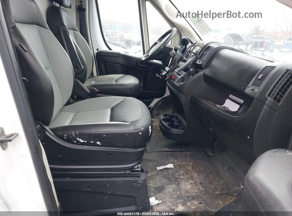 3C6TRVCG1JE154760 2018 RAM PROMASTER 2500 Белый Вид салона спереди