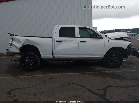3C6UR5CL0JG368953 2018 RAM 2500 White Widok wnętrza z tyłu