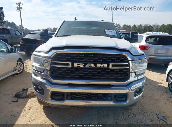 3C6UR5DL2PG537846 2023 RAM 2500 White ხელსაწყოთა პანელის ხედი