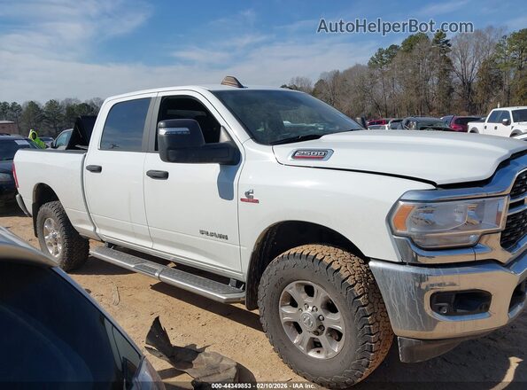 3C6UR5DL2PG537846 2023 RAM 2500 White უკანა სალონის ხედი