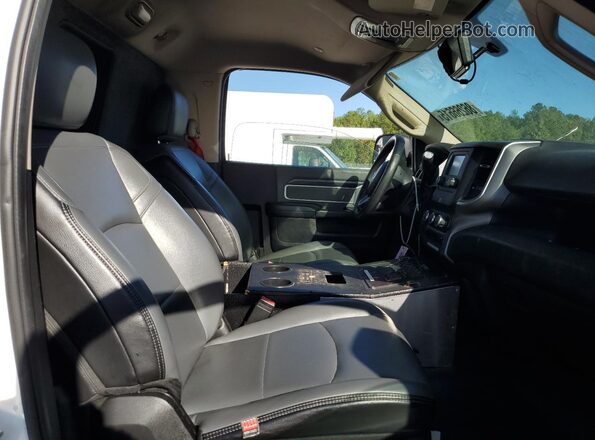3C7WRKCL5KG646671 2019 RAM 4500 White Вид задніх сидінь