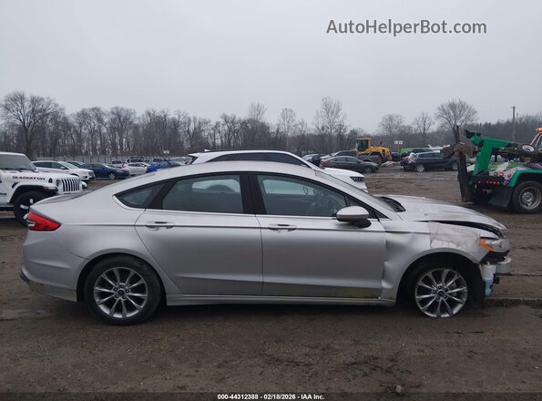 3FA6P0H71HR377316 2017 FORD FUSION Серебряный Вид задней части салона