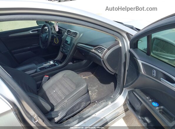 3FA6P0HD0LR253522 2020 FORD FUSION Серебряный Вид салона спереди