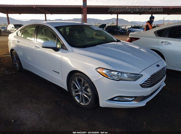 3FA6P0LU2HR299917 2017 FORD FUSION HYBRID White Front right