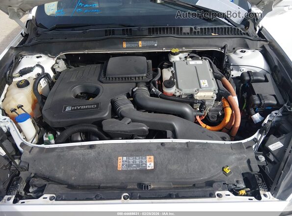 3FA6P0LU3JR129846 2018 FORD FUSION HYBRID White Widok z tyłu