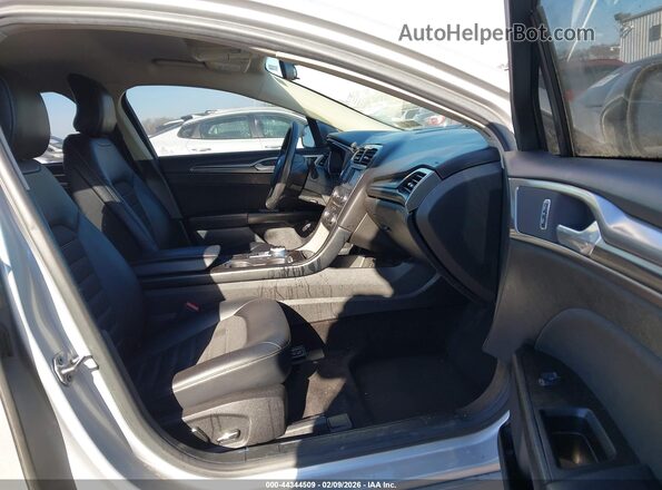3FA6P0LU6HR254611 2017 FORD FUSION HYBRID Серебряный Вид салона спереди