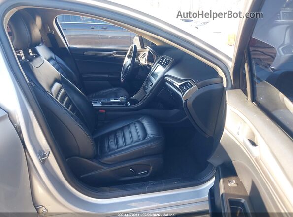 3FA6P0LUXJR123798 2018 FORD FUSION HYBRID Silver Widok wnętrza z przodu
