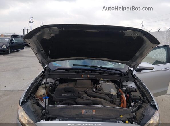 3FA6P0UU5JR157002 2018 FORD FUSION HYBRID Серебряный Вид сзади
