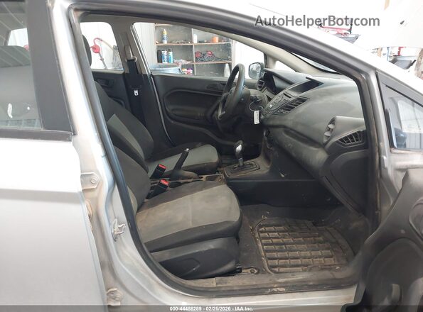 3FADP4AJ4HM166290 2017 FORD FIESTA Silver Вид салону спереду