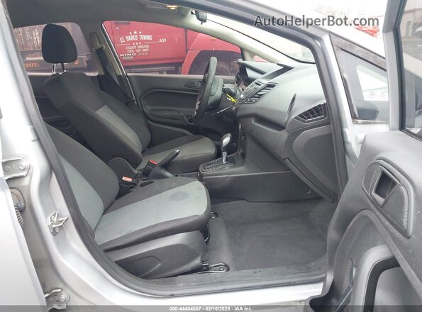 3FADP4AJ6KM126333 2019 FORD FIESTA Серебряный Вид салона спереди