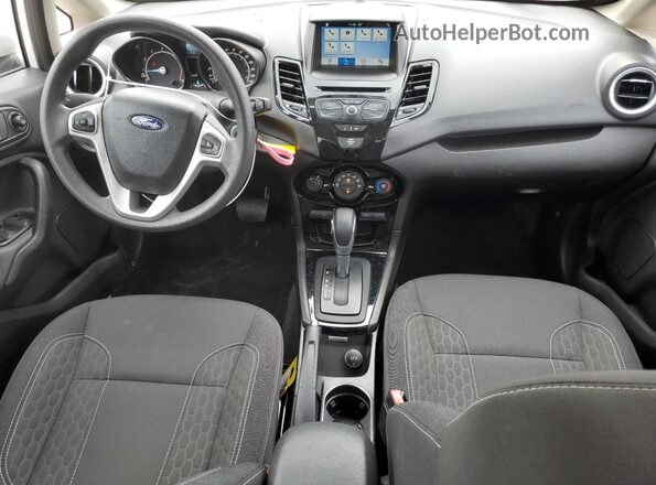 3FADP4BJ4KM114275 2019 FORD FIESTA Белый Вид панели приборов