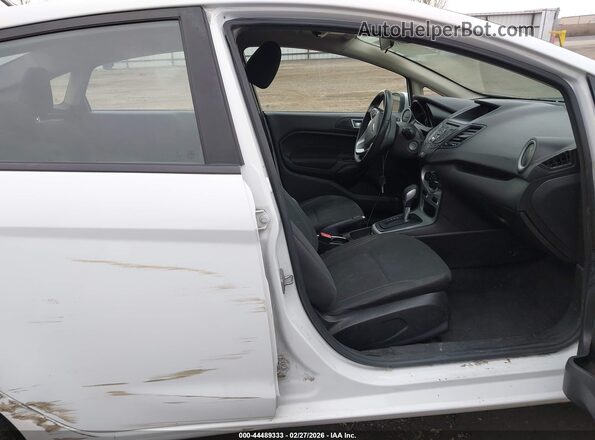 3FADP4BJ8GM141826 2016 FORD FIESTA Белый Вид салона спереди