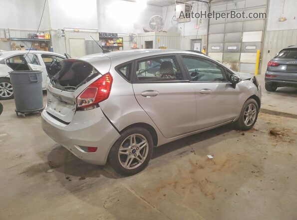 3FADP4EJ7KM143474 2019 FORD FIESTA Серебряный Задняя правая четверть