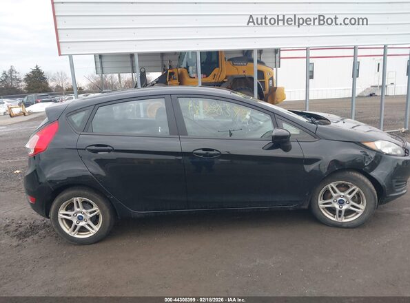 3FADP4EJ8JM112555 2018 FORD FIESTA Черный Вид задней части салона