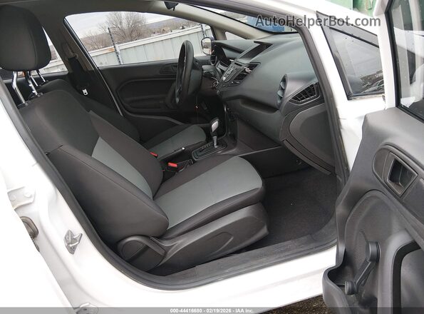 3FADP4TJ1JM100847 2018 FORD FIESTA Белый Вид салона спереди