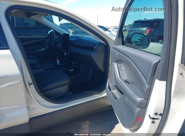 3FMTK1R41SMA46046 2025 FORD MUSTANG MACH-E Beige Widok wnętrza z przodu