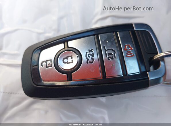 3FMTK1R41SMA46046 2025 FORD MUSTANG MACH-E Beige Widok deski rozdzielczej
