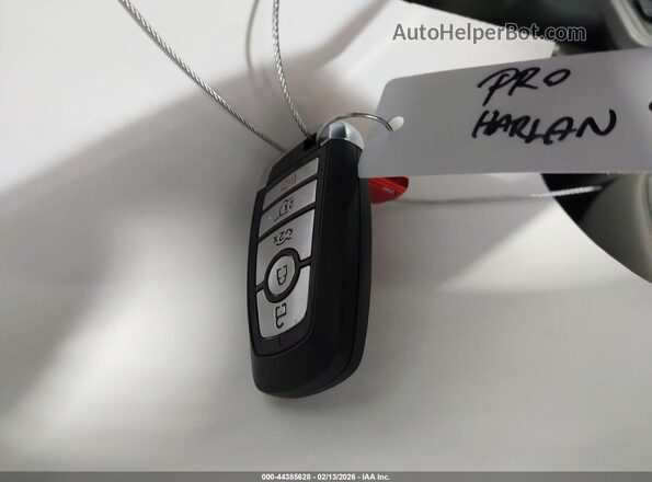 3FMTK1S59SMA08616 2025 FORD MUSTANG MACH-E Черный Вид панели приборов