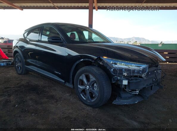3FMTK1SS2MMA41630 2021 FORD MUSTANG MACH-E Черный Передняя правая четверть