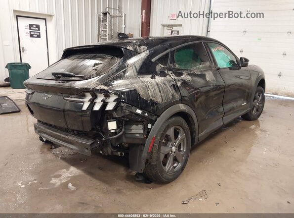 3FMTK1SS6NMA18448 2022 FORD MUSTANG MACH-E Черный Задняя правая четверть