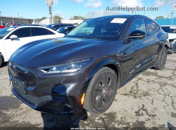 3FMTK2R77NMA03691 2022 FORD MUSTANG MACH-E Черный Передняя левая четверть