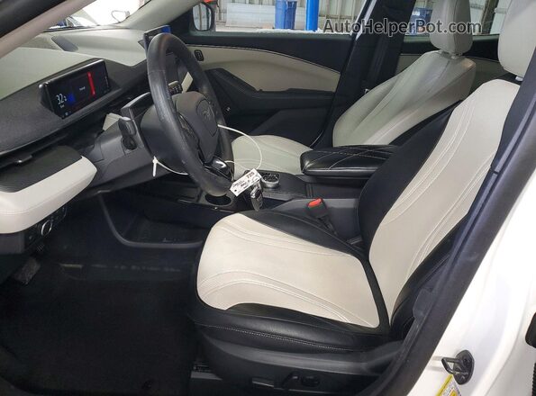 3FMTK3R45PMB01682 2023 FORD MUSTANG MACH-E PREMI White Widok wnętrza z przodu