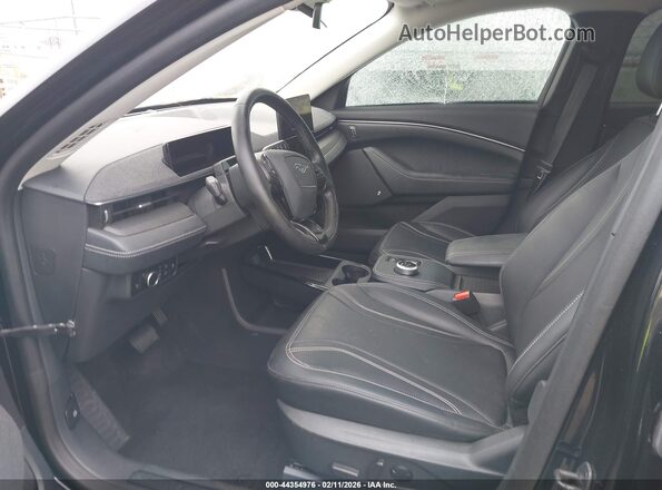 3FMTK3R49RMA15391 2024 FORD MUSTANG MACH-E PREMI Черный Вид салона спереди