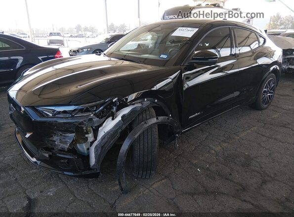 3FMTK3R74RMA35705 2024 FORD MUSTANG MACH-E PREMI Черный Передняя левая четверть
