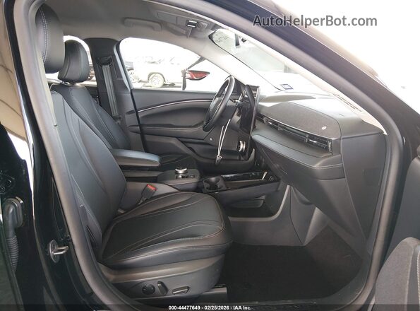 3FMTK3R74RMA35705 2024 FORD MUSTANG MACH-E PREMI Черный Вид салона спереди
