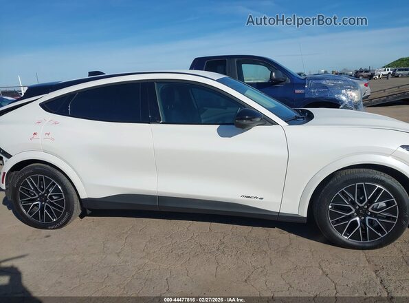 3FMTK3R76SMA38756 2025 FORD MUSTANG MACH-E PREMI Белый Панорамный вид салона 360°