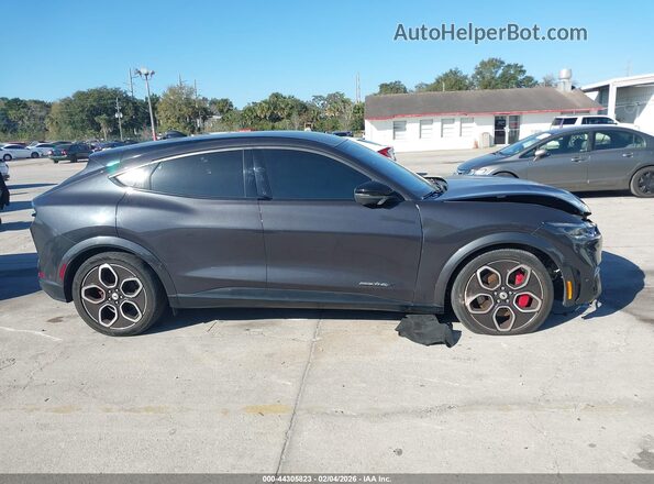 3FMTK4SE4NMA13681 2022 FORD MUSTANG MACH-E Gray Widok wnętrza z tyłu