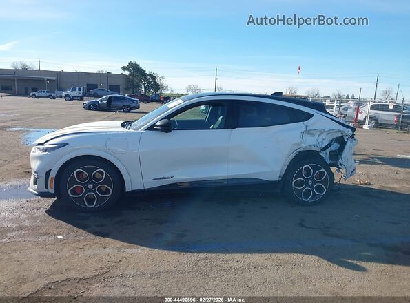 3FMTK4SEXPMA17317 2023 FORD MUSTANG MACH-E Белый Панорамный вид салона 360°