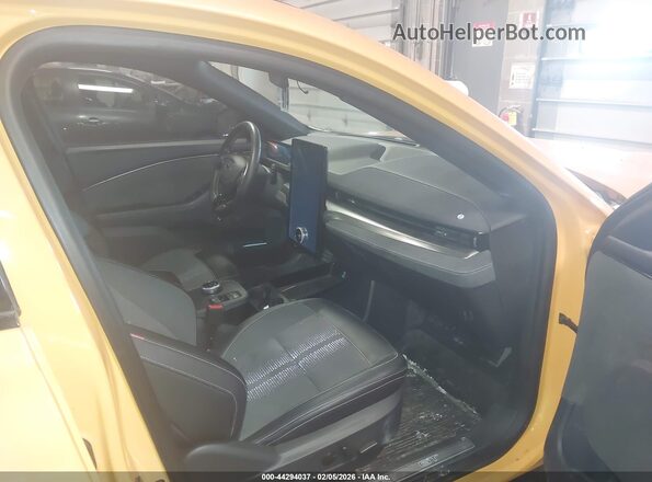 3FMTK4SX3NMA14015 2022 FORD MUSTANG MACH-E Оранжевый Вид салона спереди