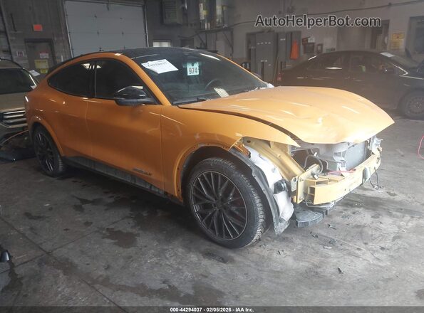 3FMTK4SX3NMA14015 2022 FORD MUSTANG MACH-E Оранжевый Передняя правая четверть