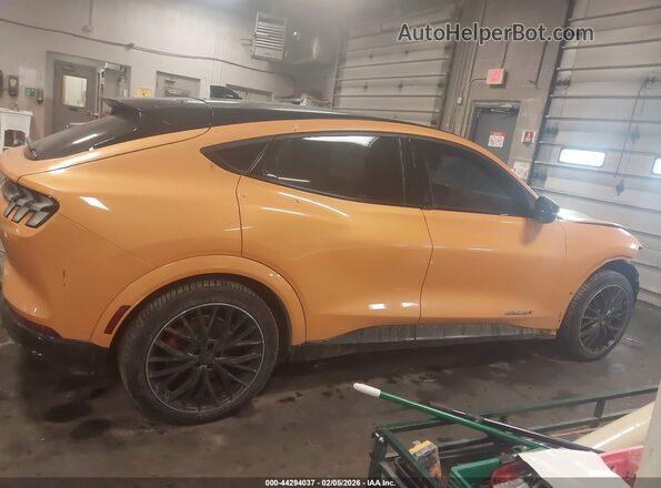3FMTK4SX3NMA14015 2022 FORD MUSTANG MACH-E Оранжевый Панорамный вид салона 360°