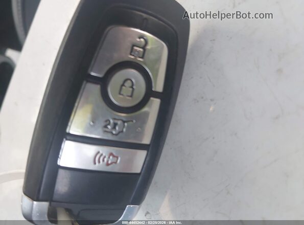 3FMTK4SX7NMA11778 2022 FORD MUSTANG MACH-E Синий Вид панели приборов