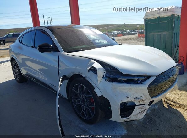 3FMTK4SX8SMA28701 2025 FORD MUSTANG MACH-E Белый Передняя правая четверть