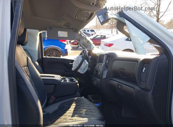 3GCPYCEF3LG240987 2020 CHEVROLET SILVERADO Белый Вид салона спереди