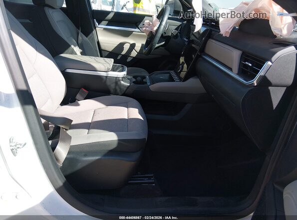3GKALMEG6TL154944 2026 GMC TERRAIN Белый Вид салона спереди