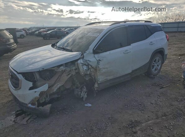 3GKALTEV8JL256655 2018 GMC TERRAIN Белый Передняя левая четверть